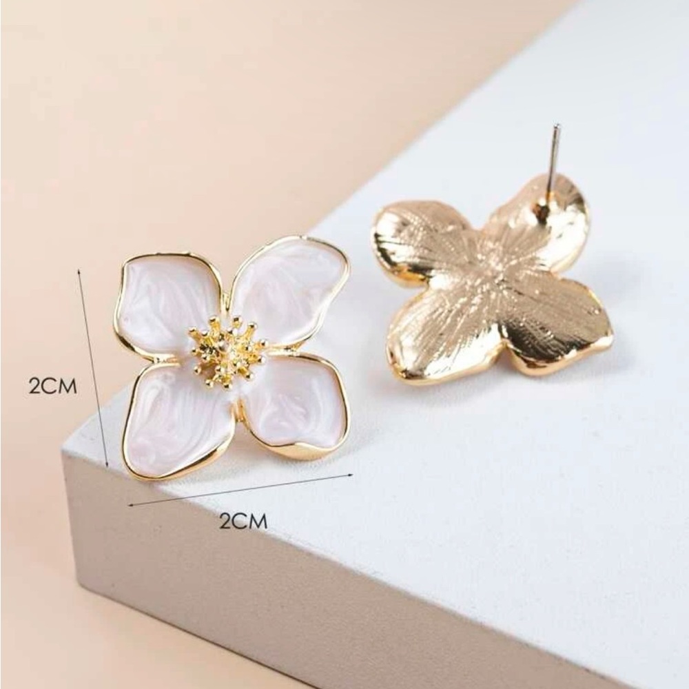 flower Earrings - Picture 3 of 4